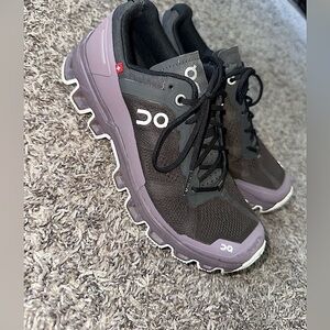 Women’s OnCloud Cloudventure Running Shoe Size W6